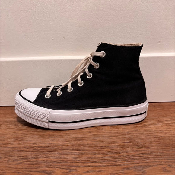CONVERSE - CHUCK TAYLOR All Star Lift Hi-Top Platform Sneaker (7.5) in Black - Picture 6 of 7